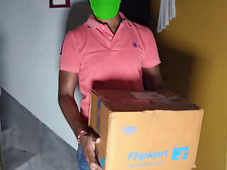 Flipkart Delivery Boy Se Saman Ke Pese Ke Badle Chut Chudaya