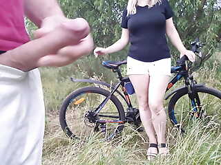 I asked the girl on the bike to watch me jerk lacking my dick, she agreed and even showed me her tits and spurious my dick