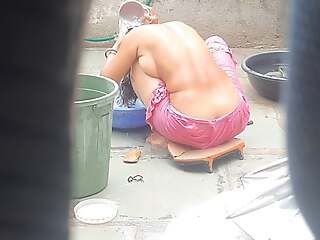 Saw stepsister bathing in the open, stepsister looked very hot