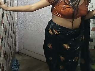 Bhabi ko bathroom me pela devar ne, new bhabi dealings video