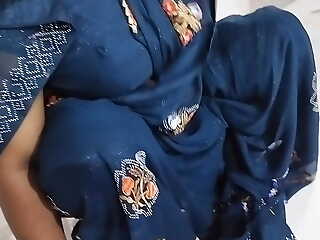 Desi Indian Devar Ne ApnI Nayi Bhabhi Ko Jhadu Pocha Karne Ke Bahot Choda xXx Video Viral MMs