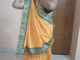 Rajashthani village bhabhi danceing nude apropos her room