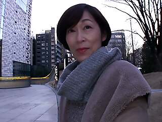 H077G02 A neat and clean 50-something mature woman upon short hair appears in AV in search of a woman's pleasure!